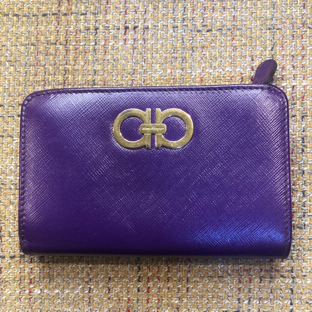 SALVATORE FERRAGAMO Gancini Purple Leather Bifold Full Zip Coin Section Wallet